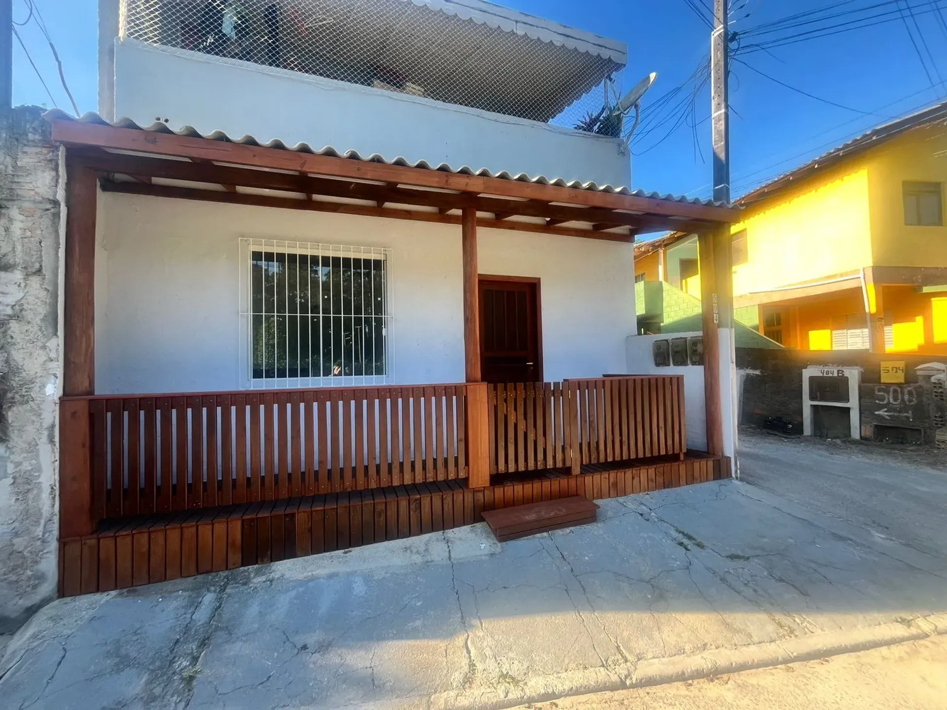 1-bedroom apartment with laundry area, no parking