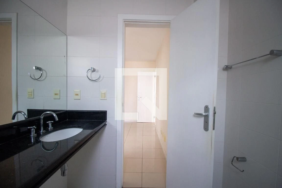 3-bedroom apartment with enclosed kitchen and private garden — photo 29