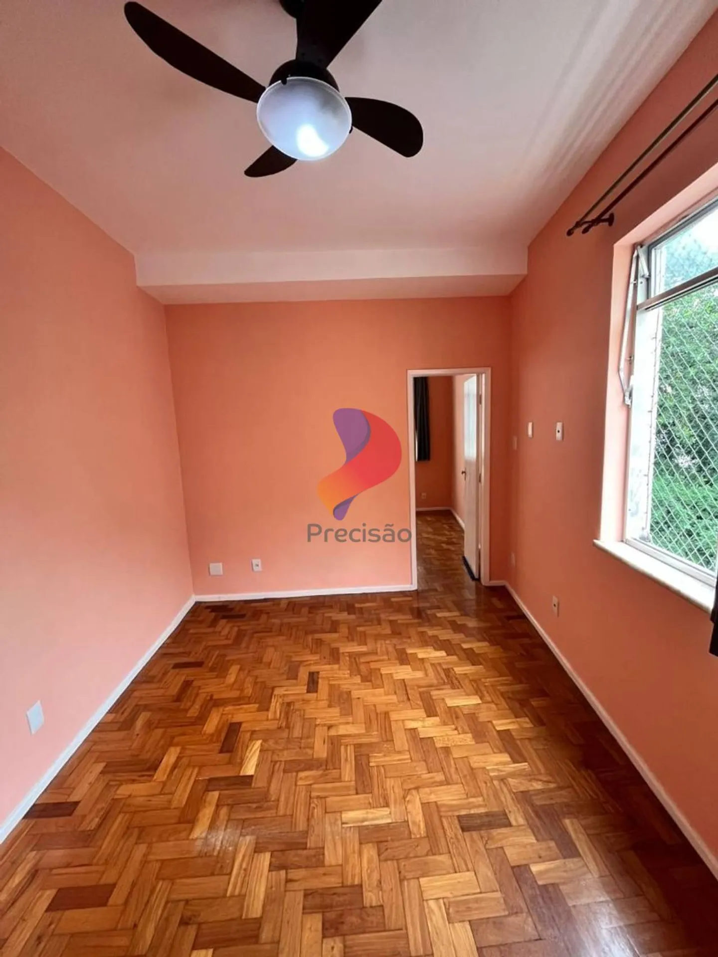 Apartment, 32 m², with wood or laminate floors — photo 4