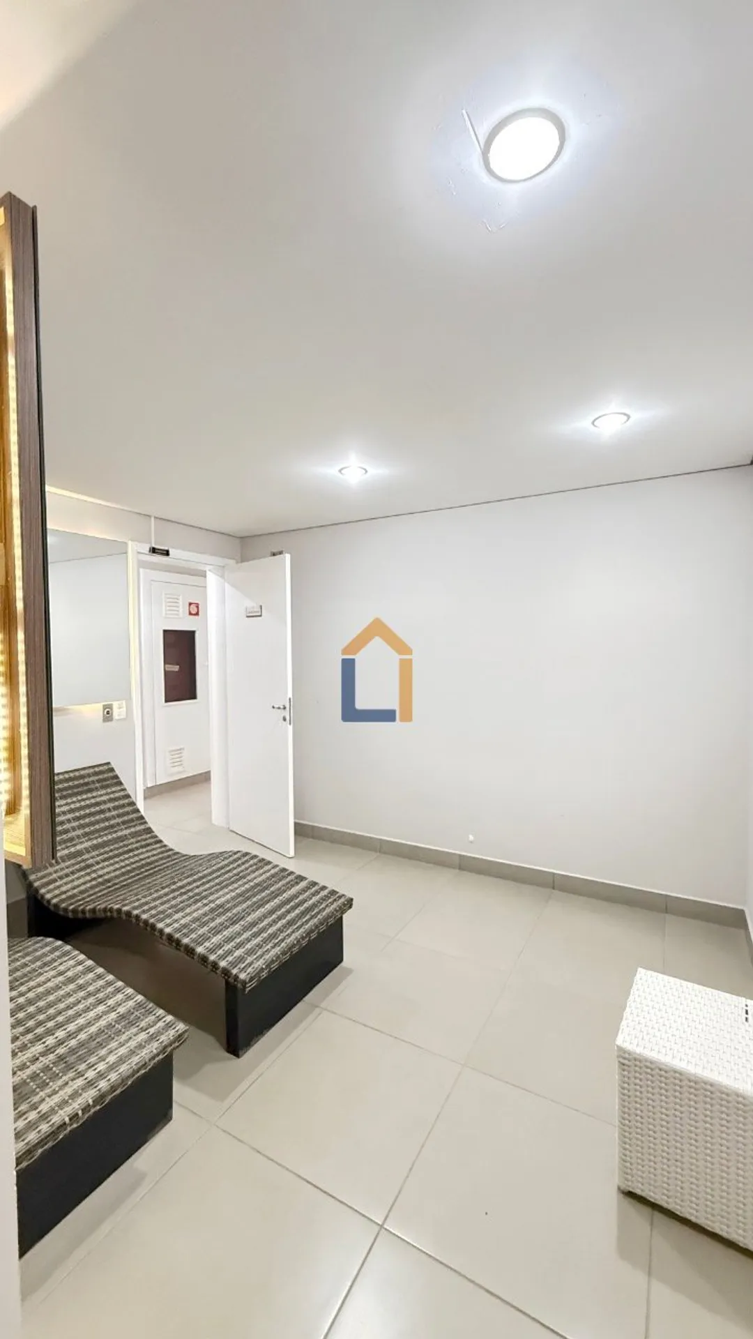 One-bedroom apartment with a dryer — photo 31