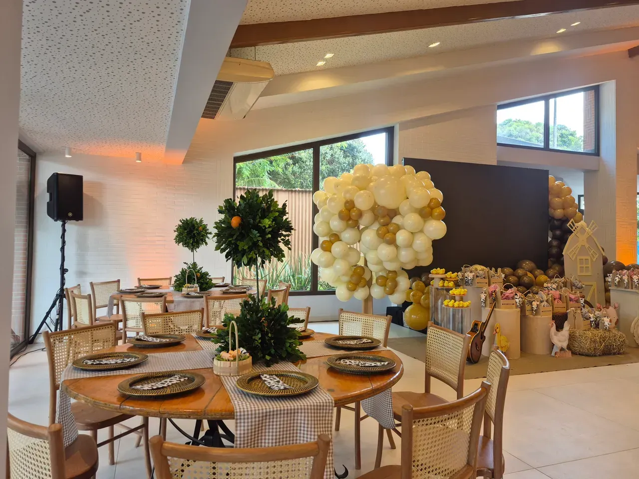 4-bedroom house with floor-to-ceiling windows in João Pessoa — photo 10