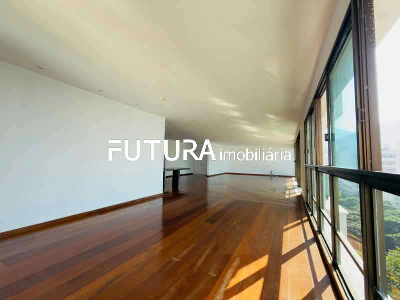 250 m² apartment with 4 bedrooms and 3 parking spots — photo 11