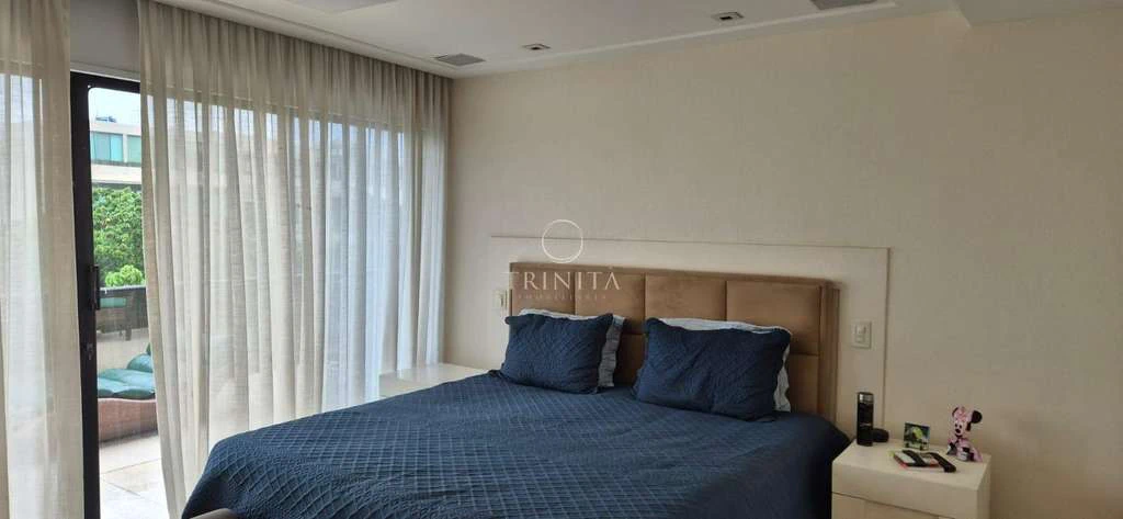 Furnished apartment with 4 en-suite bedrooms and balcony — photo 13