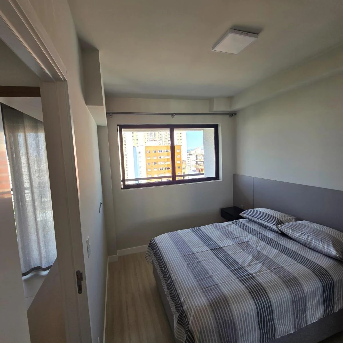 One-bedroom apartment in a building with a gym — photo 4