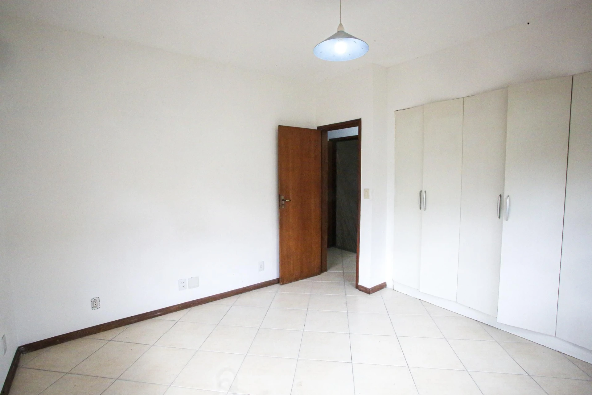 4-bedroom house with a bathtub in Rio de Janeiro — photo 37