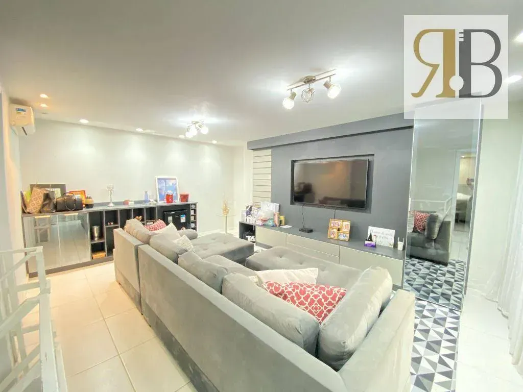 Рабочее место и 4 спальни: квартира 252 м² — photo 14
