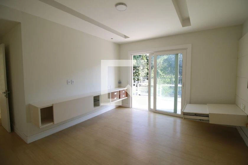 House with 4 en-suite bedrooms and 597 m², 4 parking — photo 49