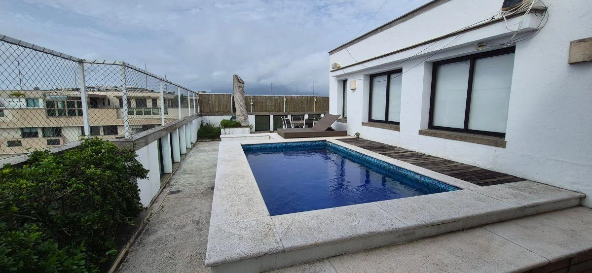 Bathtub in a 5-bedroom apartment, 465 m² — photo 19