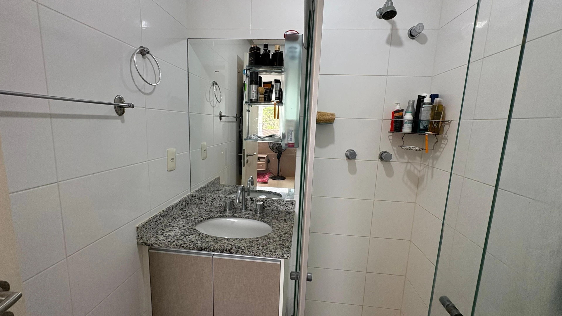 100 m² apartment with a grill on the balcony and a jacuzzi — photo 19