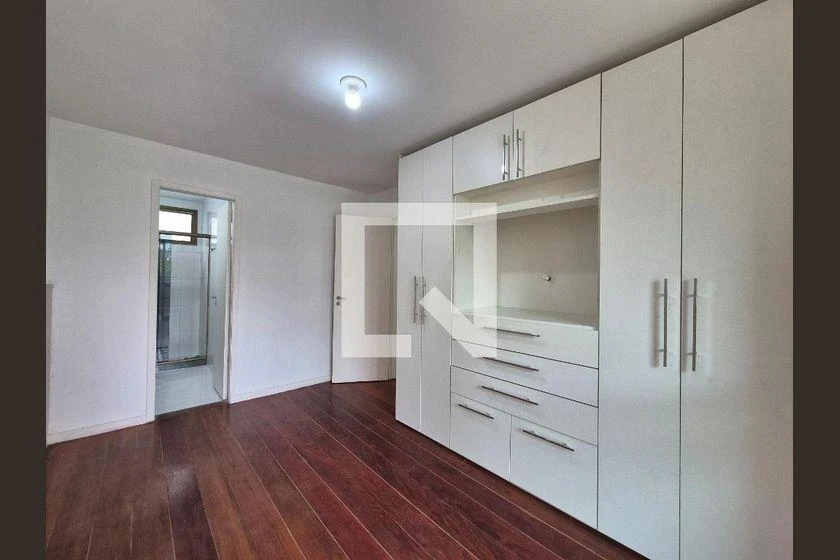 3-bedroom apartment in a building with a pool — photo 28