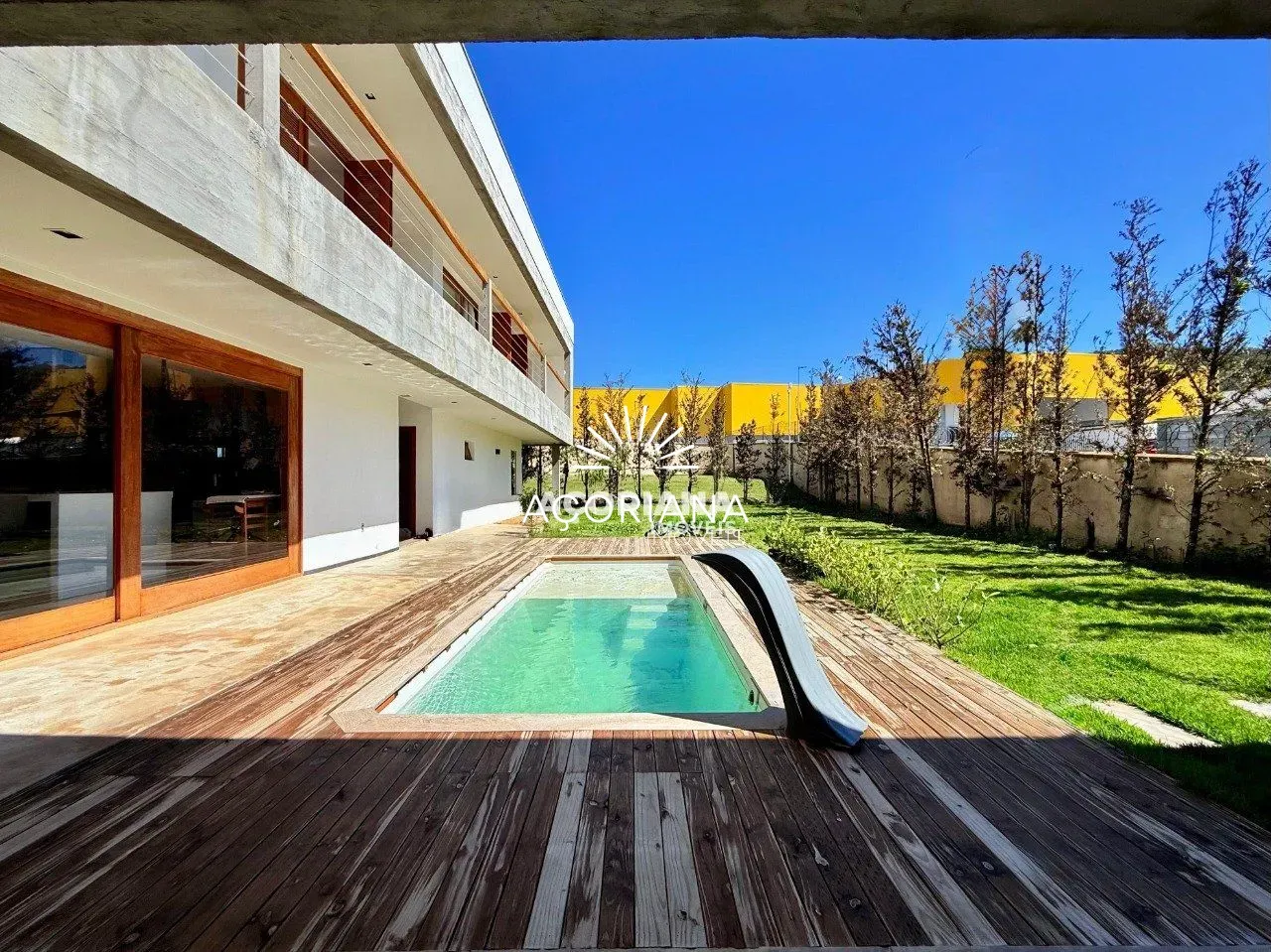 House with open-plan kitchen and 5 bedrooms over 558 m² — photo 37