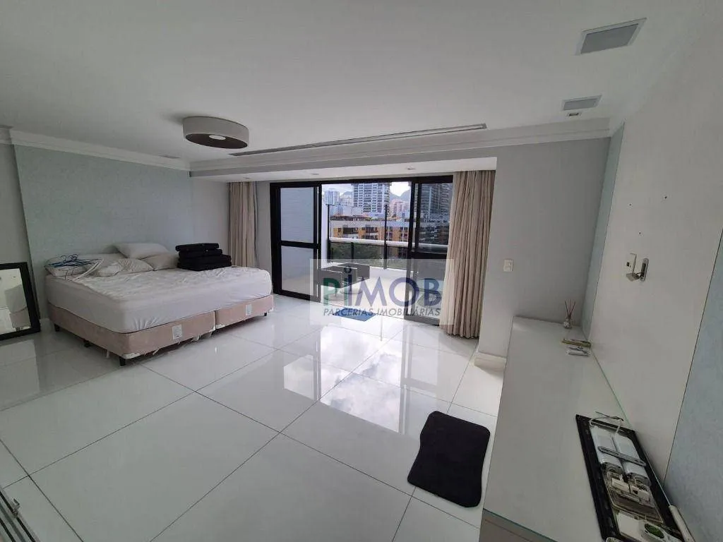 Furnished duplex penthouse with 3 bedrooms and 256 m² — photo 82