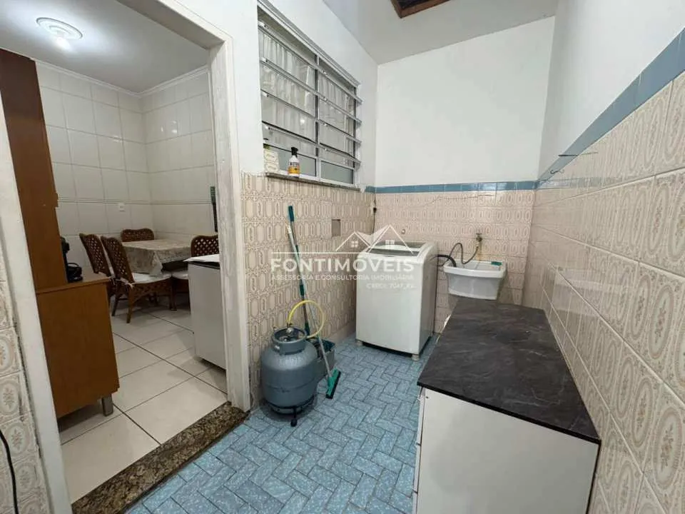 Casa linear com 2 quartos, 1 banheiro e vaga de garagem