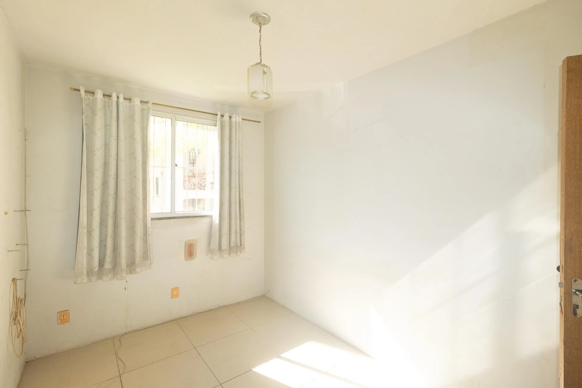 Unfurnished apartment with 2 bedrooms and a separate kitchen — photo 37