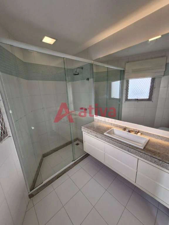 260 m² apartment with 4 en-suite bedrooms and laundry area — photo 10