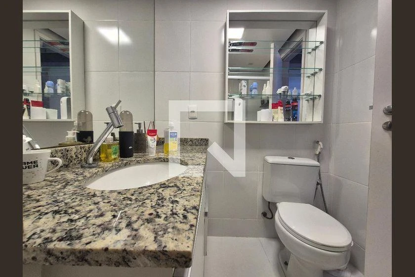 2-bedroom apartment in a building with a gym — photo 7