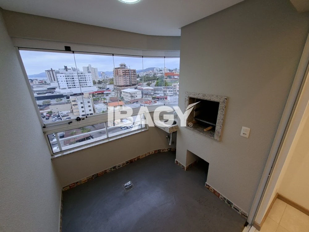85 m² apartment with 3 bedrooms and a private balcony grill
