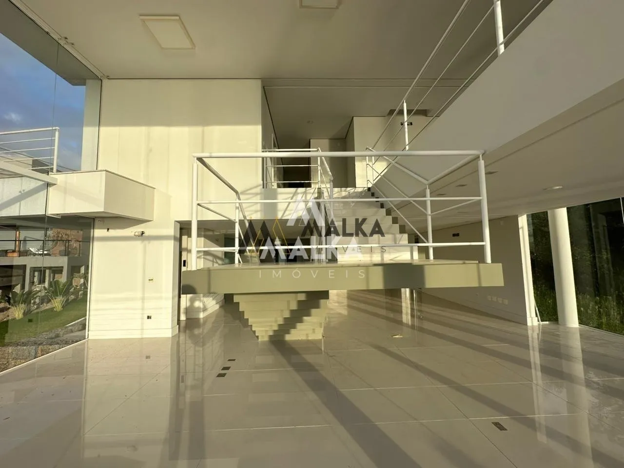 461 m² house with 3 en-suite bedrooms and private garden — photo 13