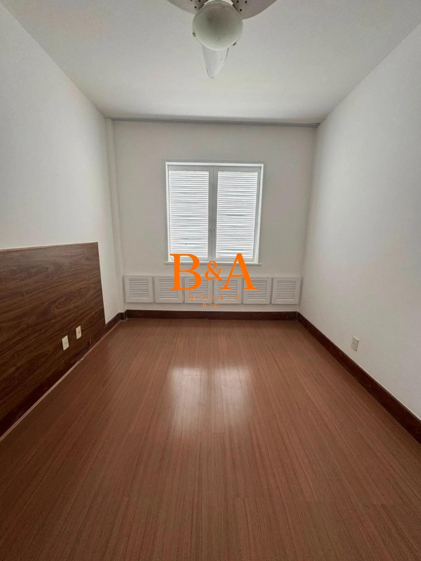 Apartment, 120 m², with wood or laminate floors — photo 27