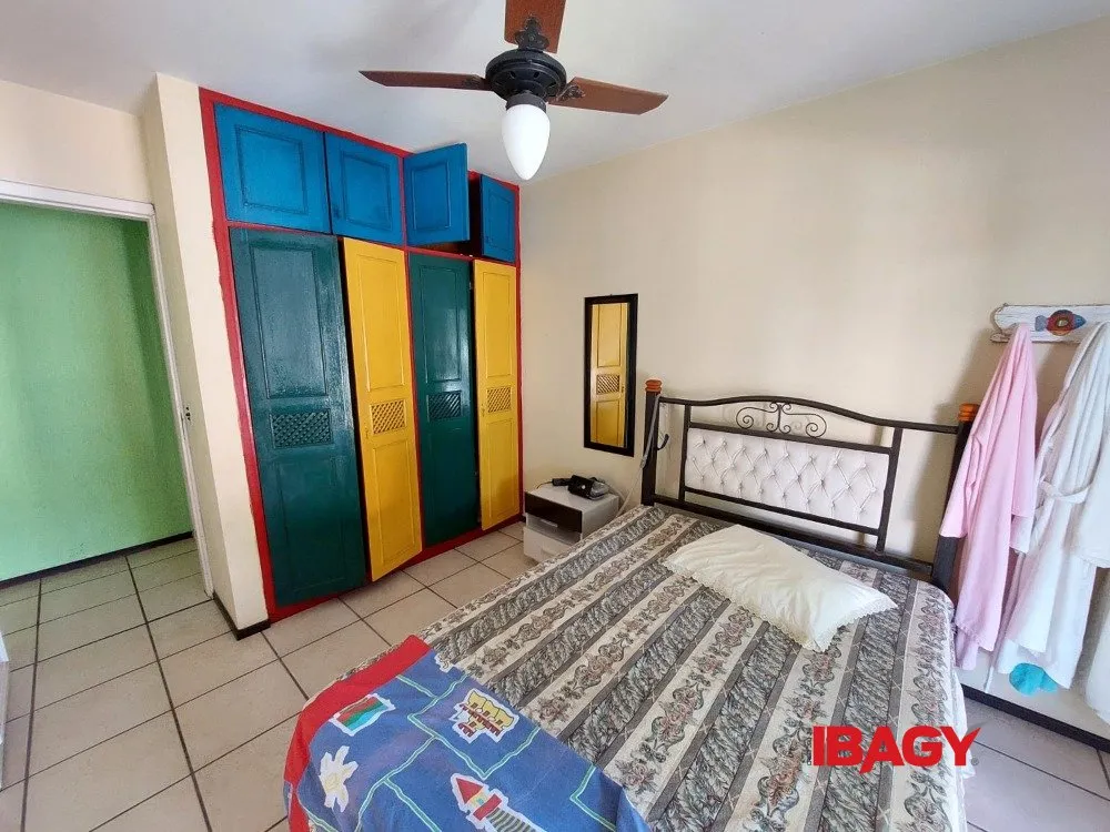 Casa amueblada con 4 dormitorios y 950 m² — photo 15