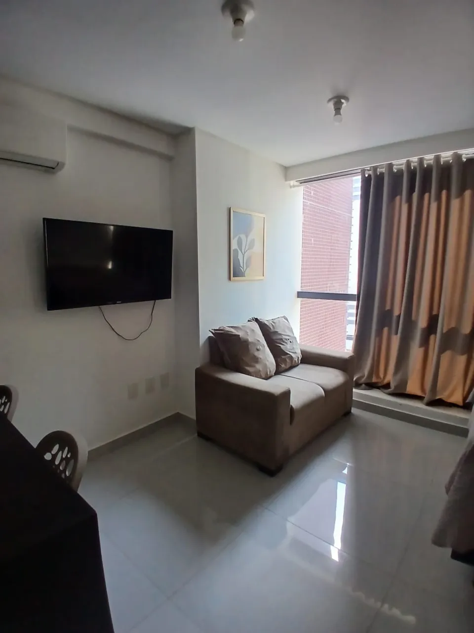 One-bedroom apartment in a building with a gym — photo 6