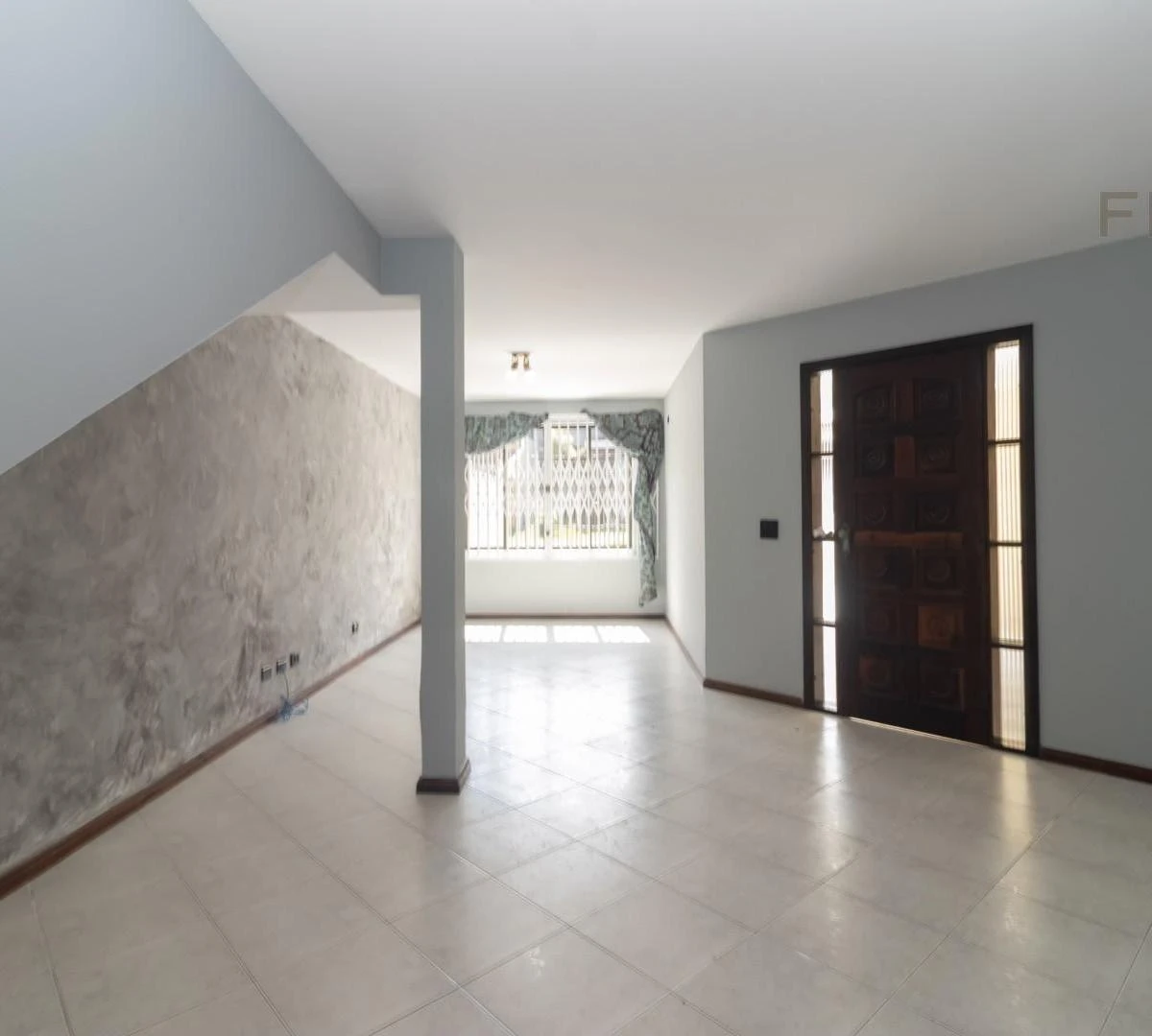 4-bedroom house with a bathtub in Curitiba — photo 4