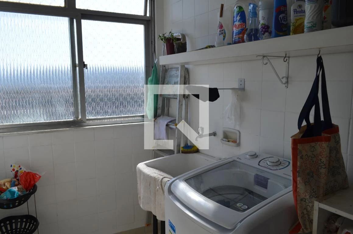 3-bedroom apartment in a building with a pool — photo 43