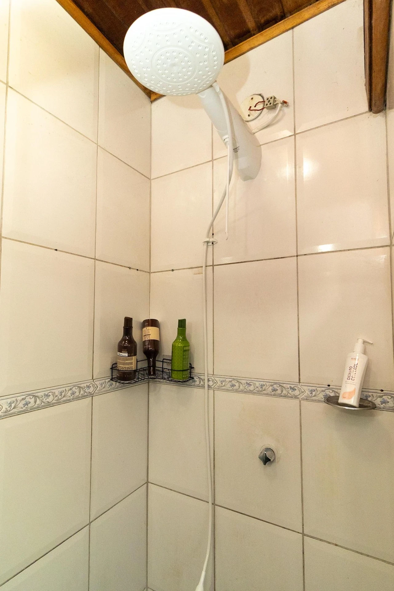 Furnished 4-bedroom apartment with balcony and desk area — photo 42