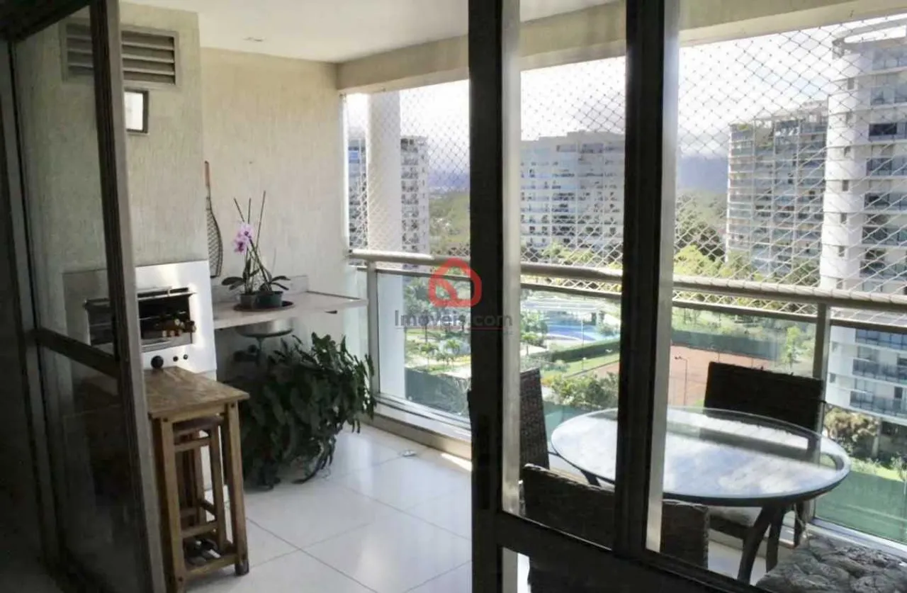 Furnished residential apartment with 4 bedrooms and a balcony — photo 2