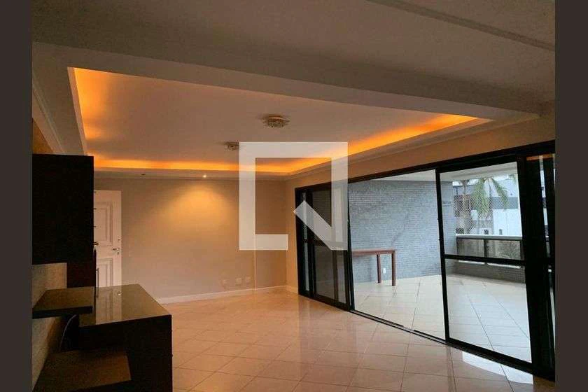 4-bedroom apartment with glass balcony and 190 m²