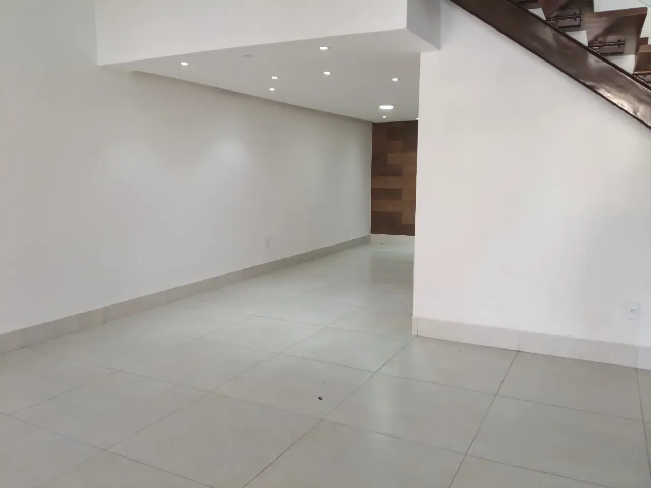 240 m² house with a garden and a grill on the balcony — photo 16