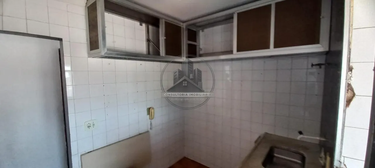 Apartment with 2 bedrooms and a glass shower enclosure — photo 10