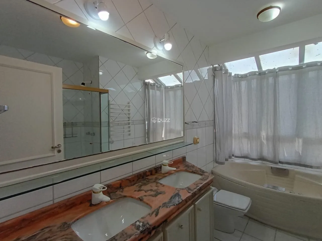House with 4 en-suite rooms and 6 bathrooms, 301 m² — photo 61