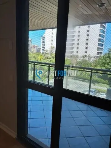 Apartment with 4 bedrooms, 5 bathrooms and a balcony — photo 8