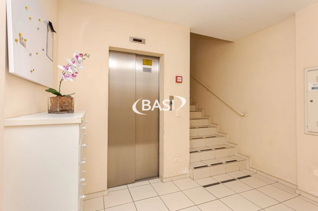 1-bedroom apartment with an American-style kitchen and 57 m² — photo 29