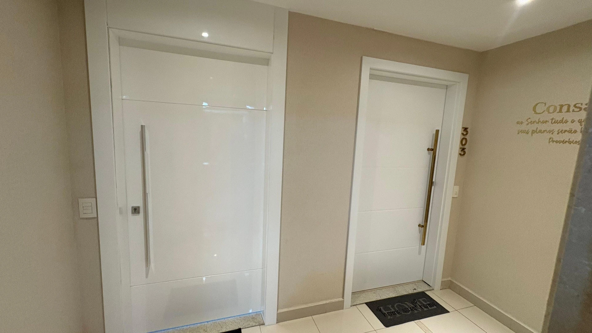 Jacuzzi in a 5-bedroom apartment, 217 m² — photo 52