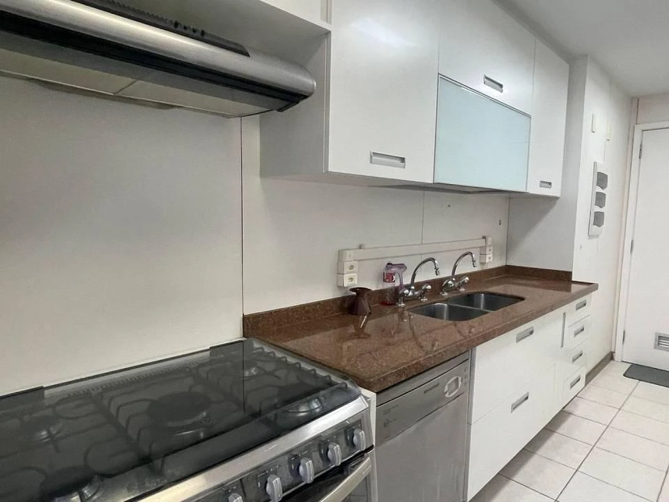 Apartment with 3 en-suite bedrooms and gas stove — photo 20