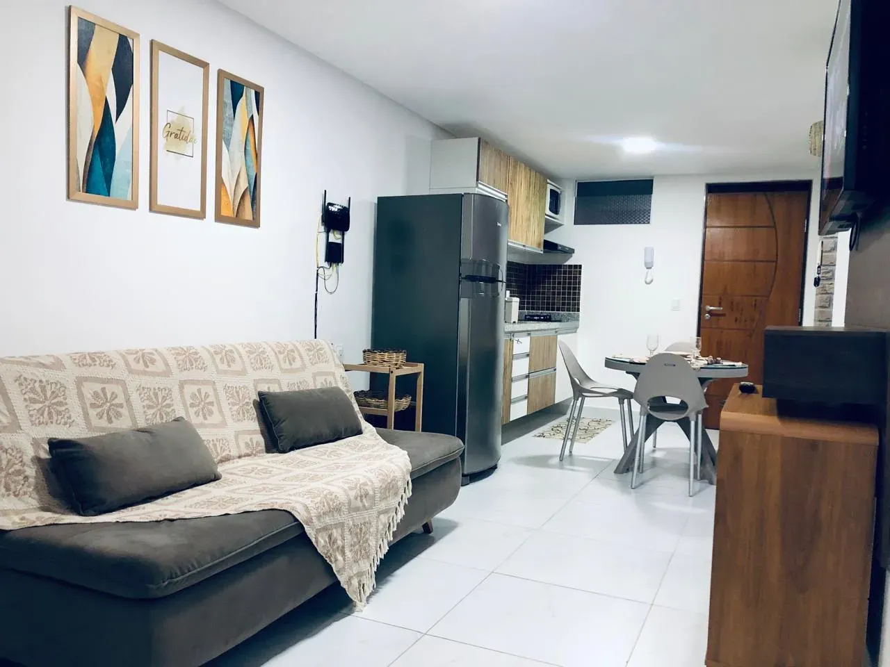 Furnished 1-bedroom apartment with private BBQ — photo 11
