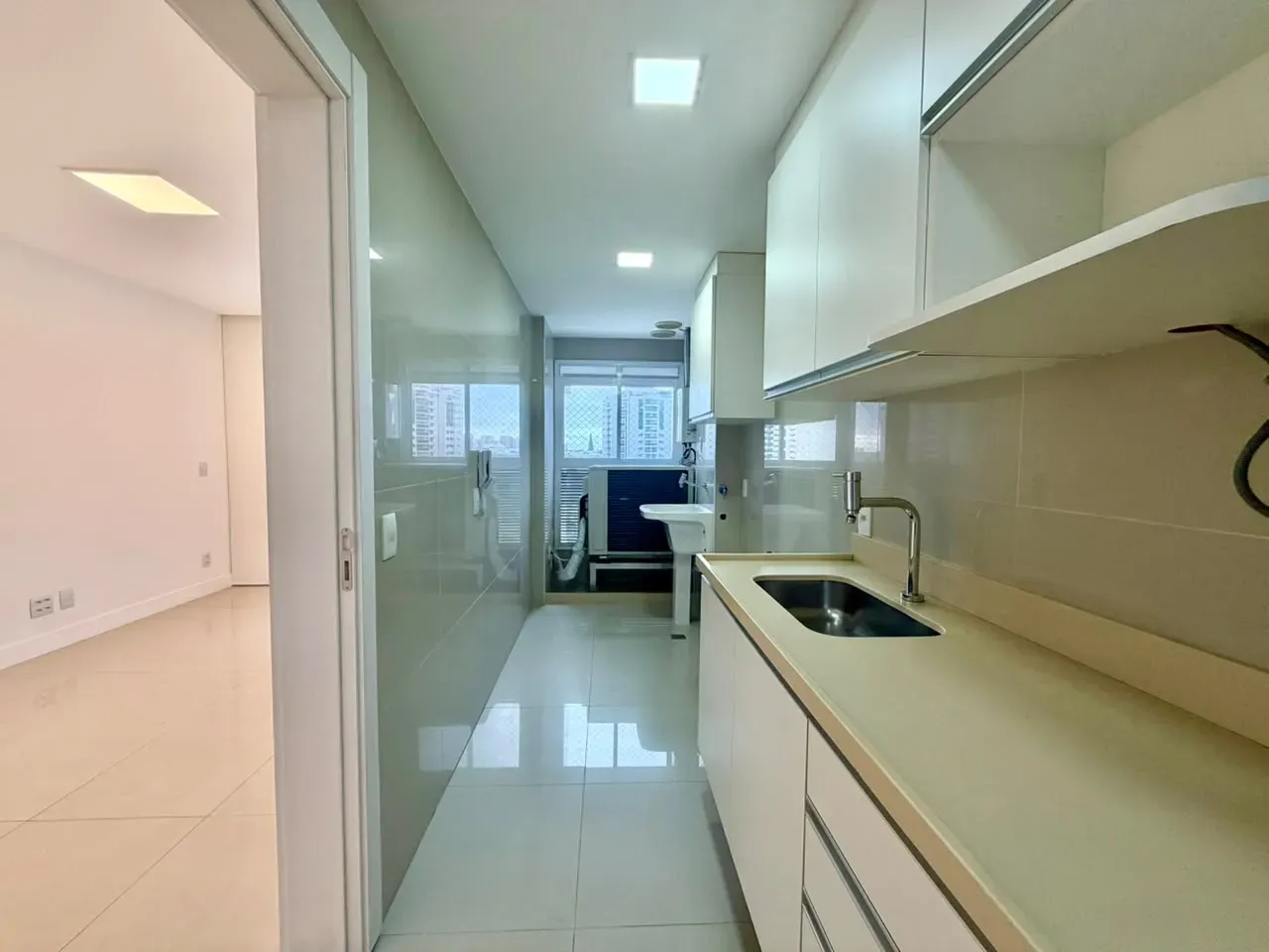2-bedroom apartment with a park view in Rio de Janeiro — photo 8