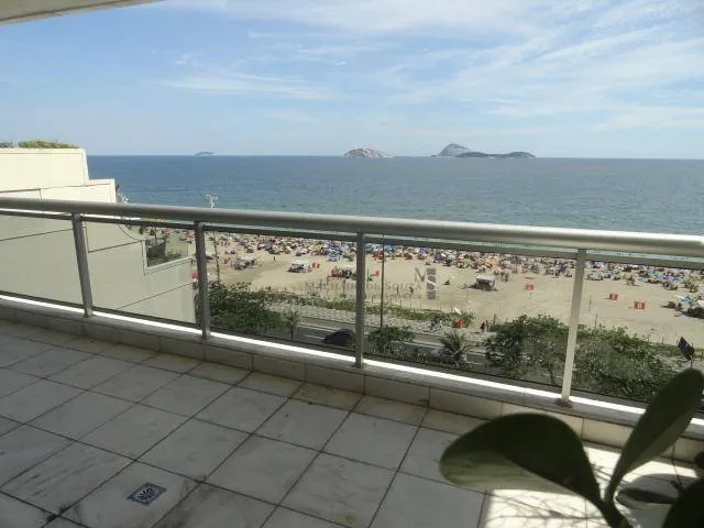 Water view in a 4-bedroom apartment, 350 m² — photo 18