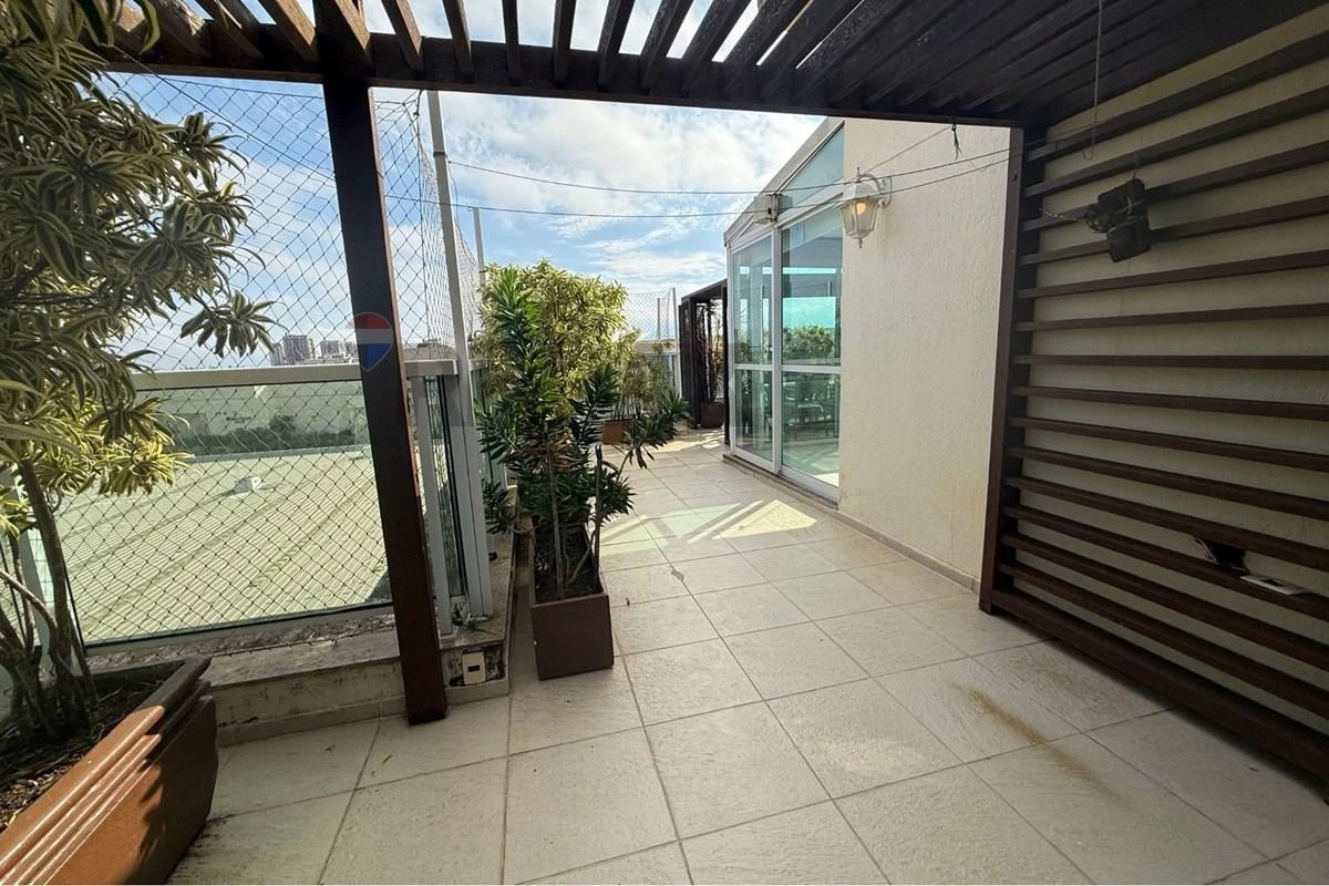 Furnished 4-bedroom apartment with 246 m² — photo 35