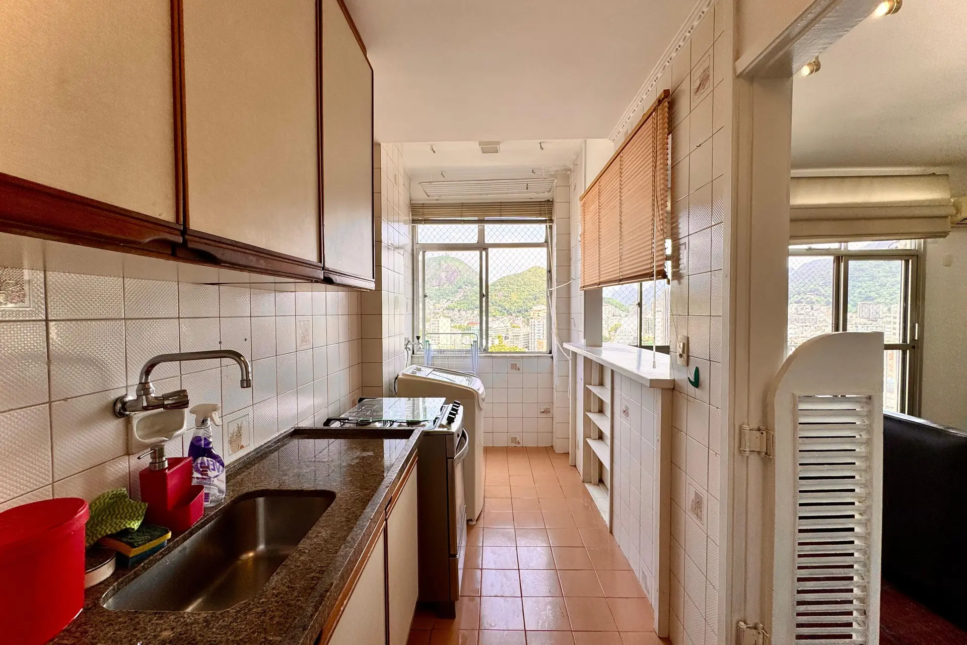 2-bedroom apartment in a building with a gym — photo 16