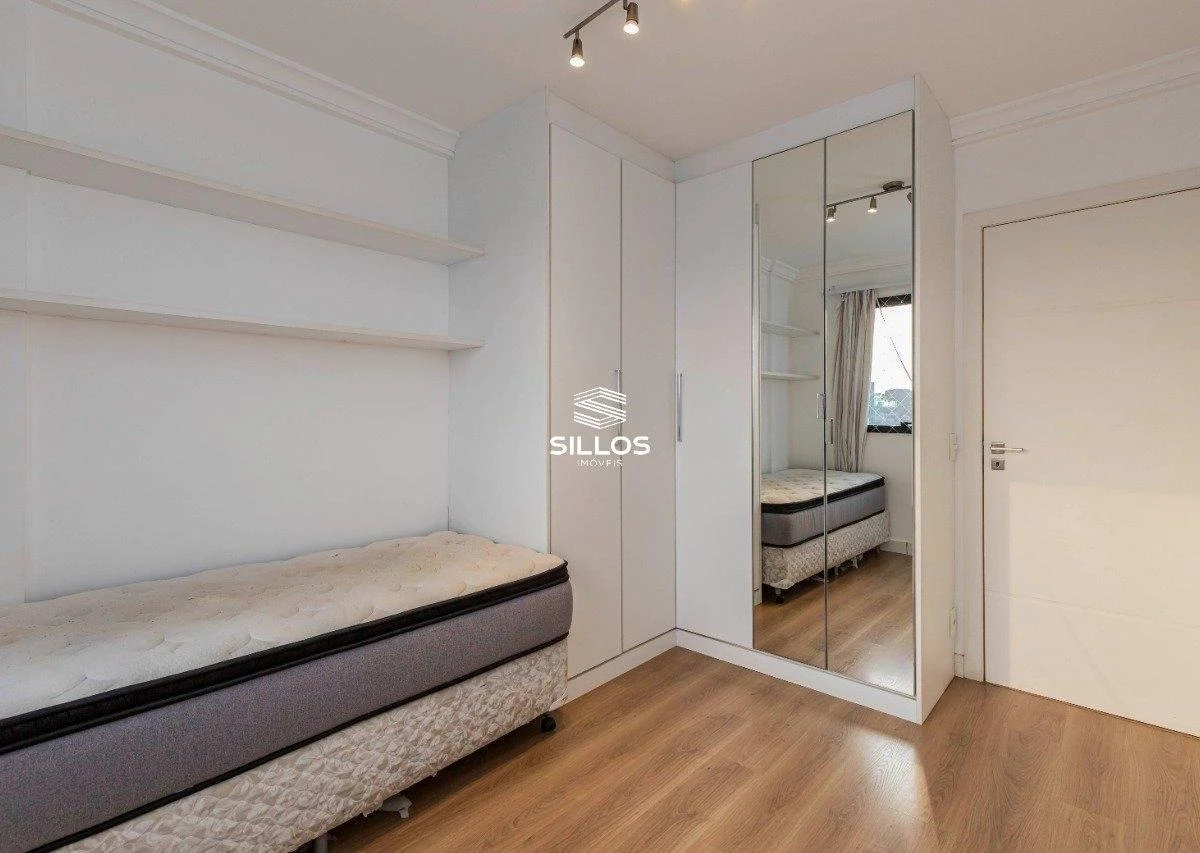 124 m² apartment with a bathtub and a walk-in closet — photo 29