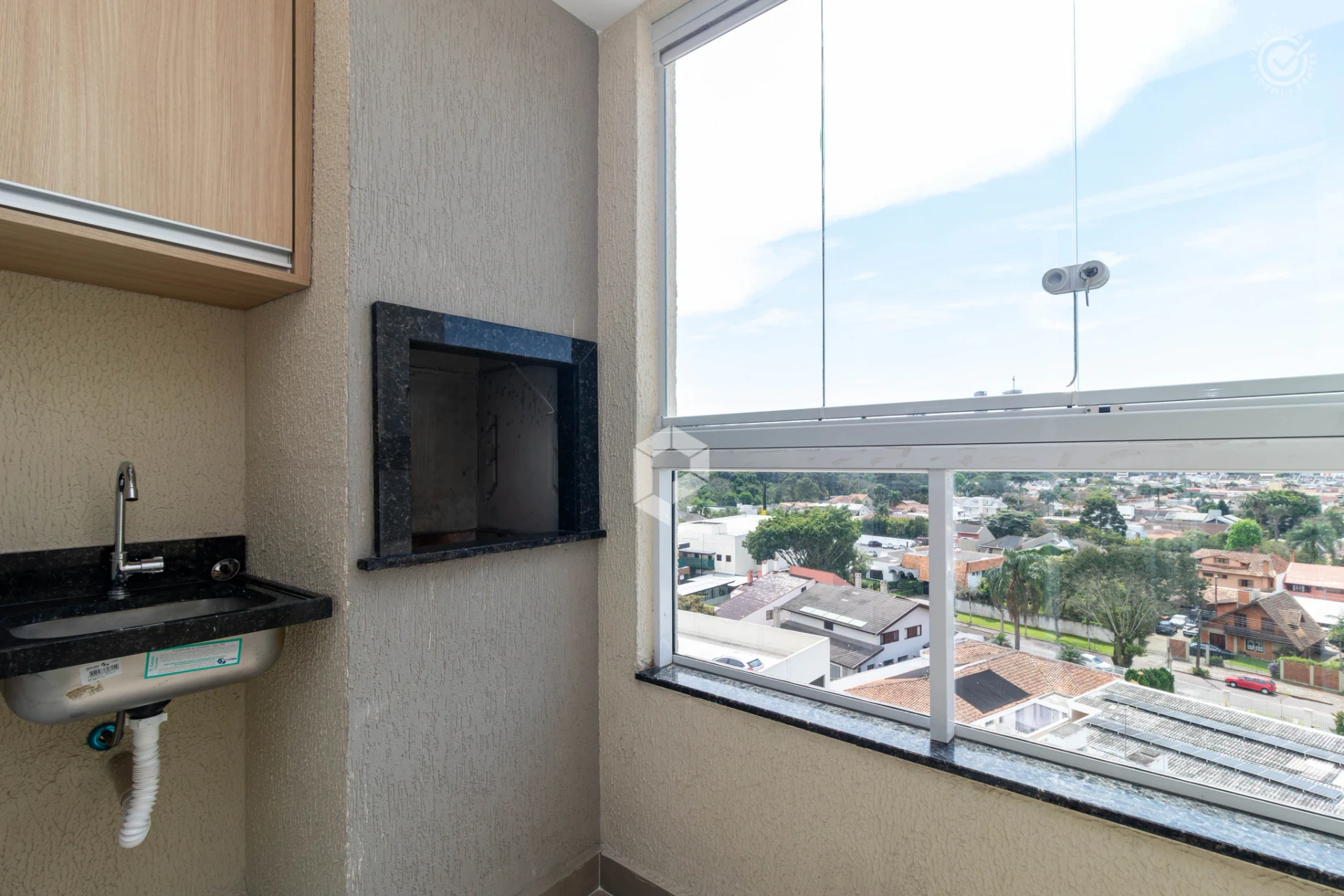 2-bedroom apartment with a grill on the balcony in Curitiba — photo 14