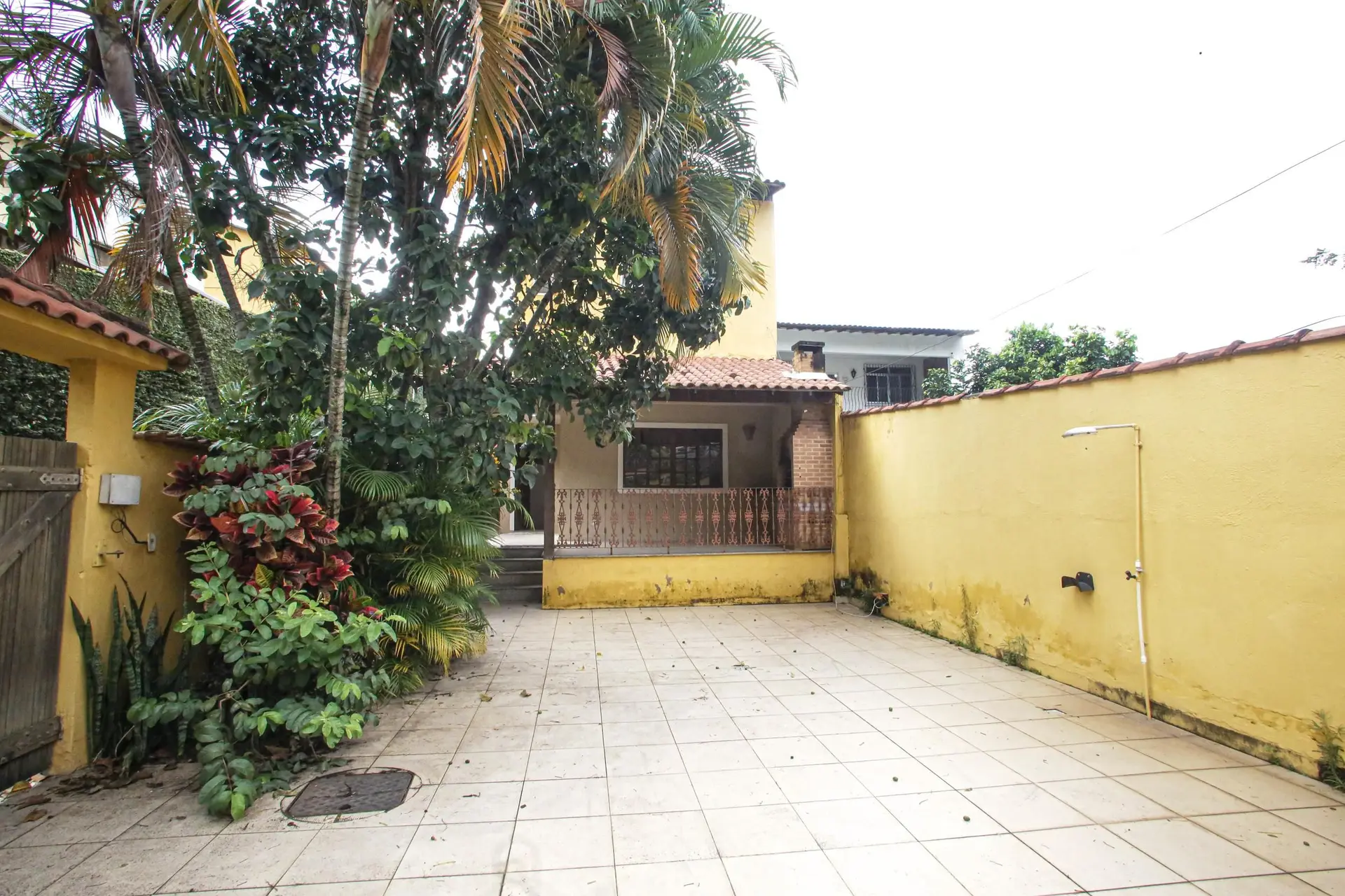 4-bedroom house with a bathtub in Rio de Janeiro — photo 28