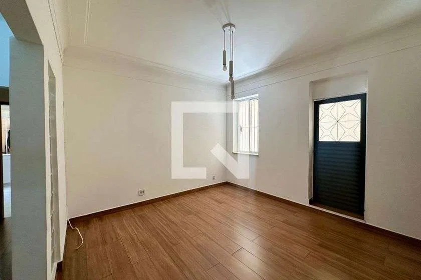 Apartamento de 3 quartos com cozinha separada e 70 m² — photo 11