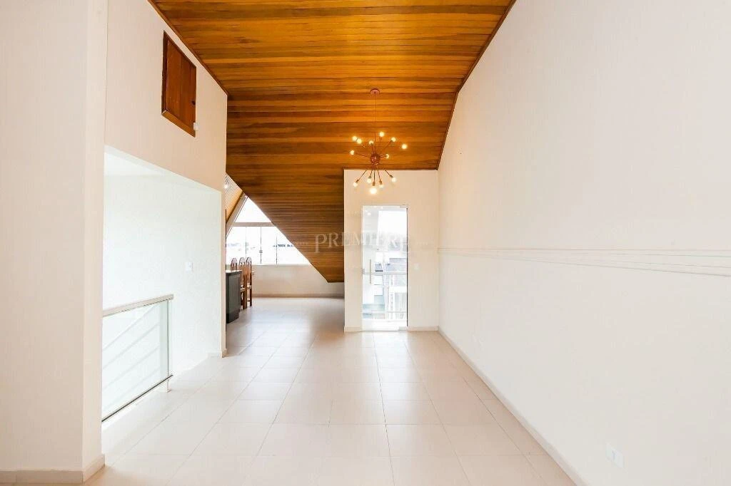 4-bedroom house with a walk-in closet in Curitiba — photo 3