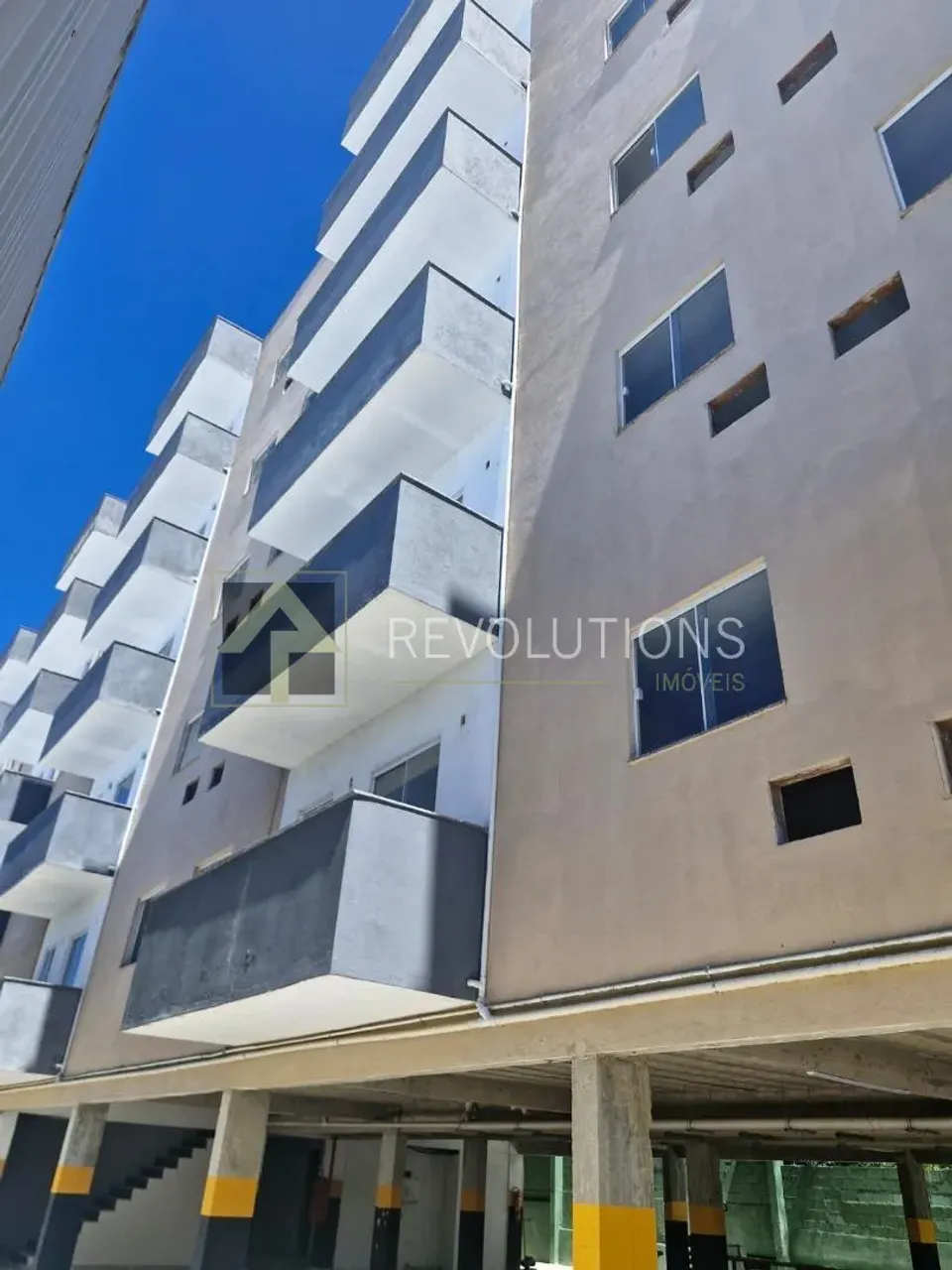 2-bedroom apartment with balcony and laundry area — photo 6
