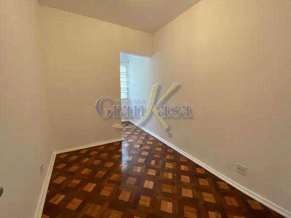 Wood or laminate floors in a 2-bedroom apartment, 63 m² — photo 10