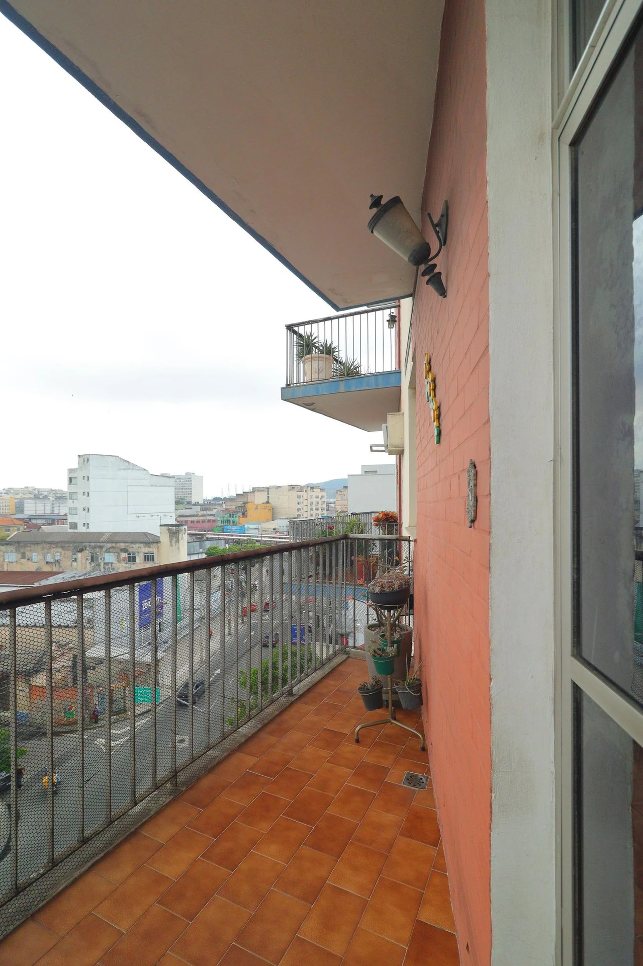 Furnished 3-bedroom apartment with balcony — photo 5